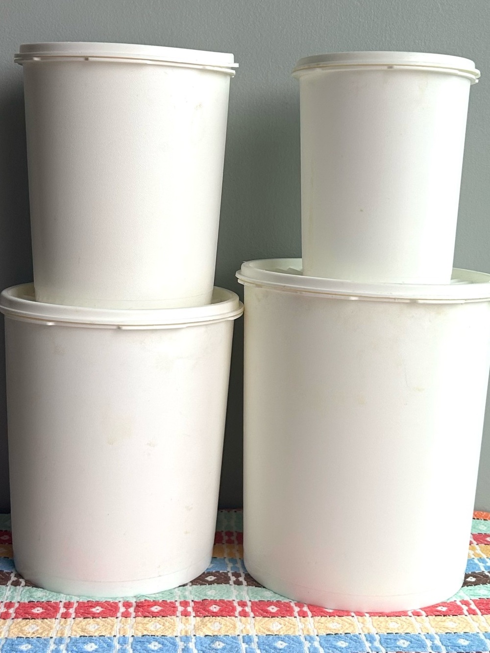TUPPERWARE white nesting servalier set of four